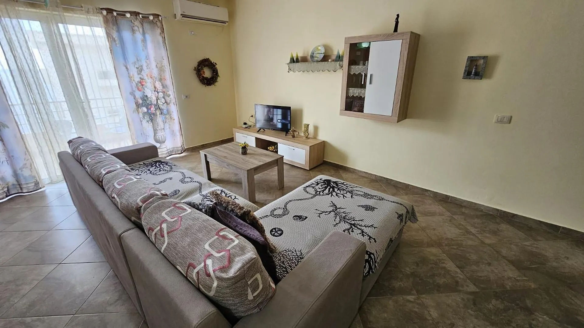 Evans Apartment Sarande