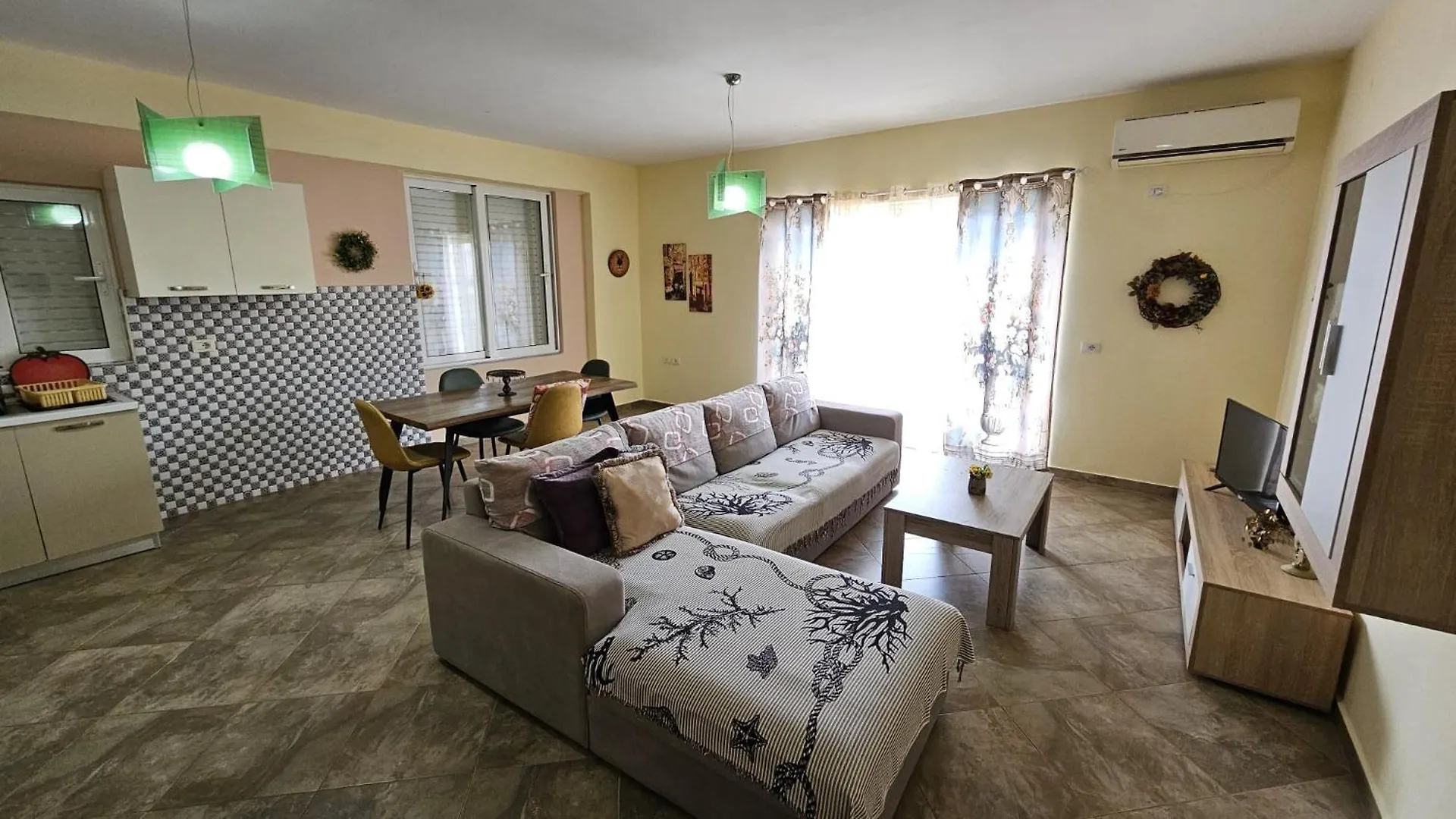 Evans Apartment Sarande